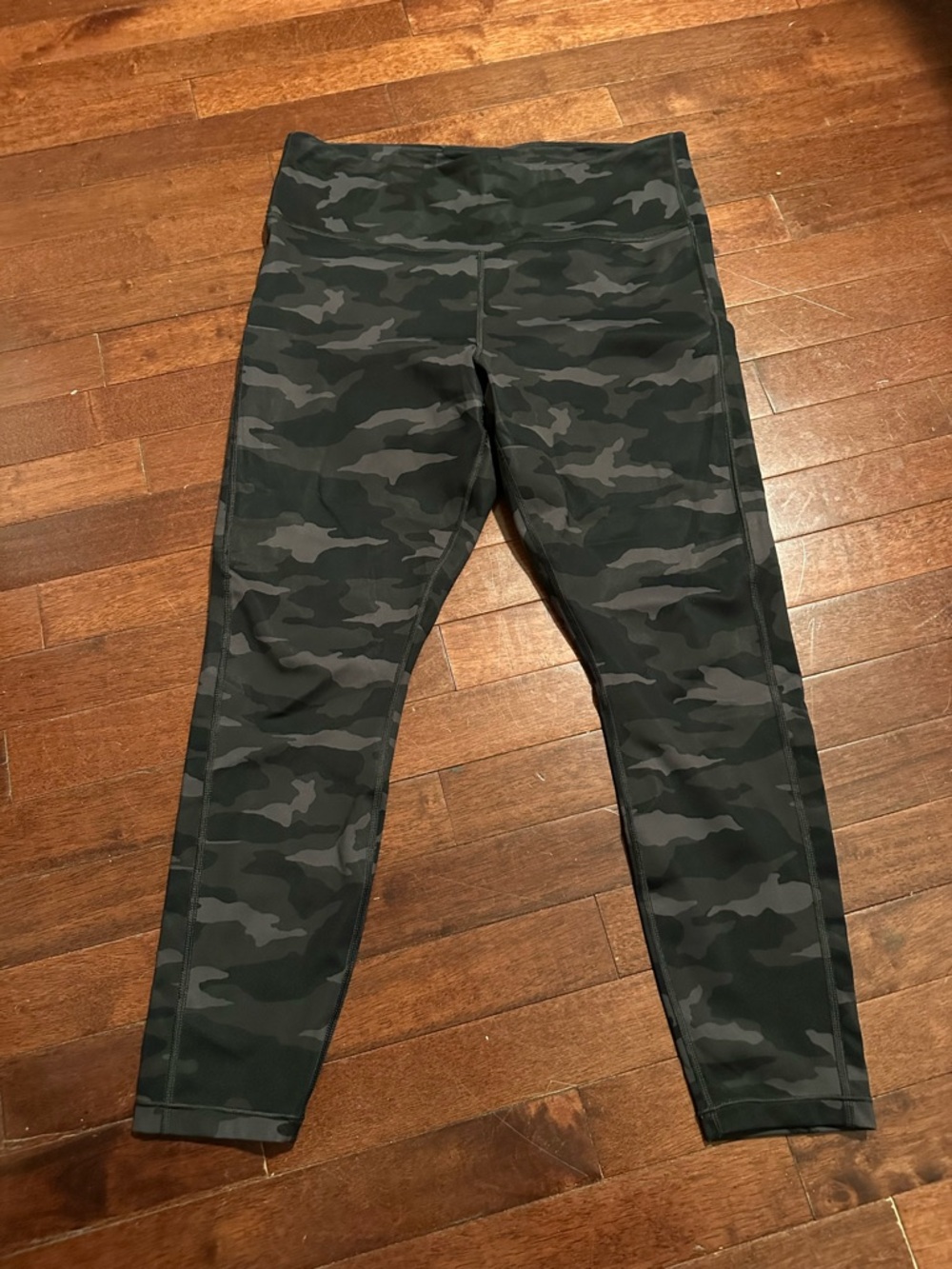 EUC Athleta Camo Contender 7/8 Tight, Black Size Large